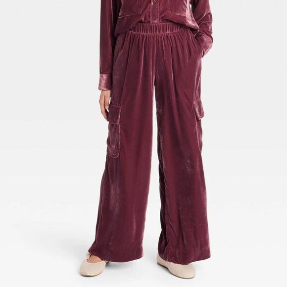 Universal Thread Women's Mid Rise Wide Leg Velvet Cargo Pants Maroon Size L - Picture 1 of 5
